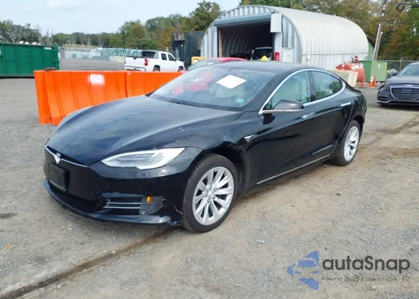 2018 Tesla Model S 100D/75D/P100D z USA, uszkodzony, nr VIN 5YJSA1E27JF282954